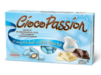 Dragèes en chocolat au lait bleu clair avec coeur en chocolat blanc