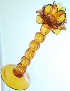 CANDLEHOLDER AMBER CANDLE IN GLASS SHAPED FLOWER DIM 3X28H.