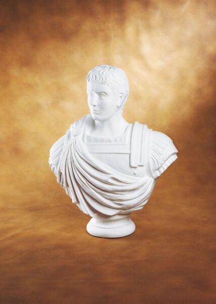 BUSTO GIULIO CESARE  Dim :  cm.60 x 30 x 72 h.