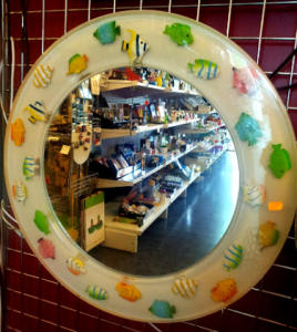 ROUND MIRROR DECORATED WITH FISH